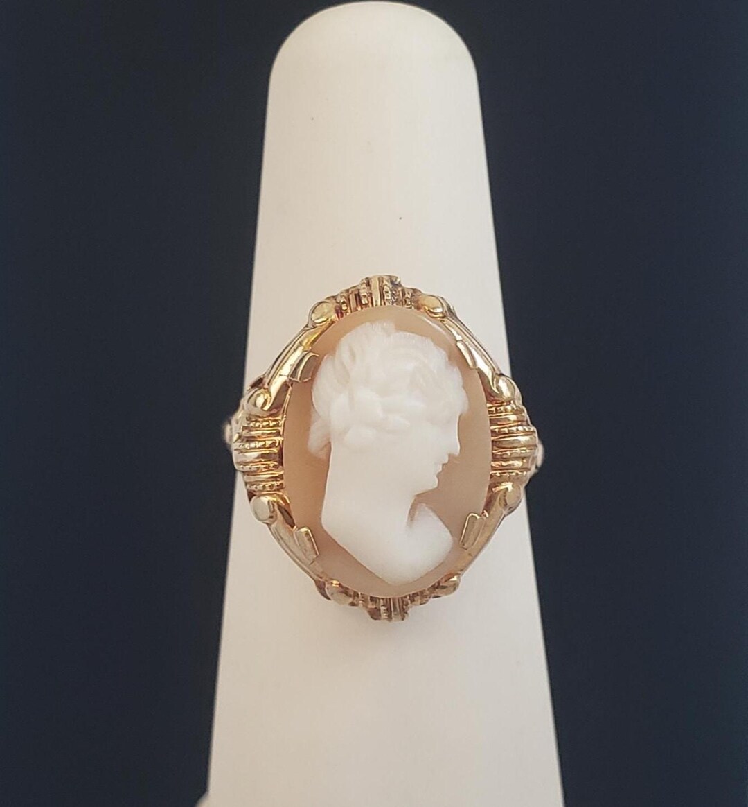 Bague Art Déco En Or Jaune 10k Avec Camée Coquillage Et Diamant - Taille 4 3/4 Occasion