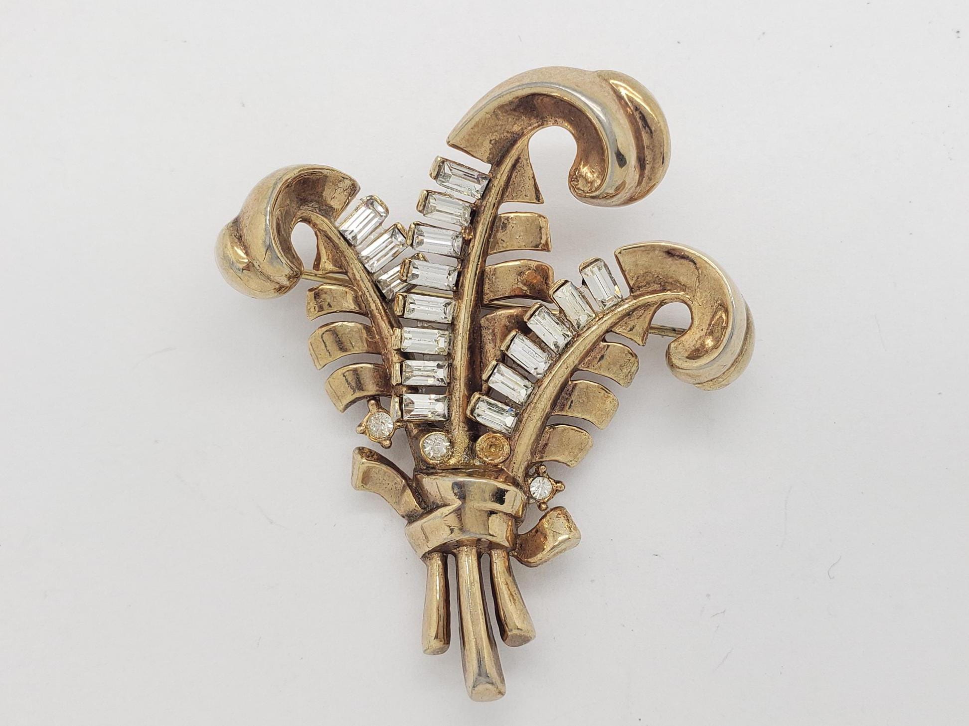 Antique TRIFARI 1930s PAT. PEND. Gold-tone Baguette Rhinestone