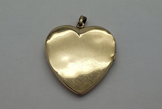 Estate 14K Solid Gold Etched Heart Photo Locket P… - image 3