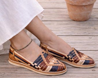 Handgefertigte Lederschuhe: Hellbraun & Dunkelblau mexikanische Boho-Schuhe