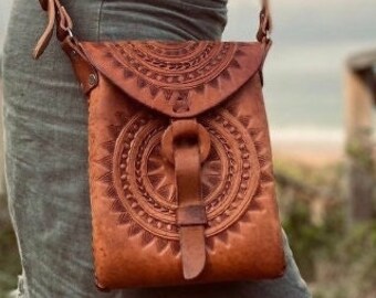 HANDMADE CROSSBODY Purse, Hand tooled Designed Bag, Vintage Purse, Mexican Design Bag, Leather Boho Bag, Vintage Bag, Everyday Purse