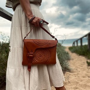 HANDMADE LEATHER BAG, Cross body bag, Mexican Leather, Hand tooled bag, Genuine leather Bag, Vintage style Handbag, Authentic style Bag