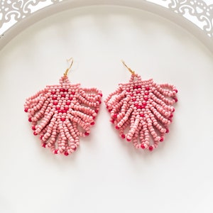 Rose Rosa und Rot Fransen Ohrringe, Valentinstag Geschenk, Geschenk für Sie, Statement Ohrringe