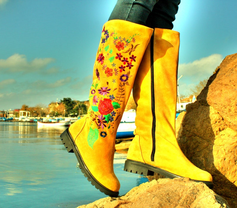 Women suede leather winter embroidered snow boots warm wool sheepskin lining lace up knee high boots over knee high boots can be all colors