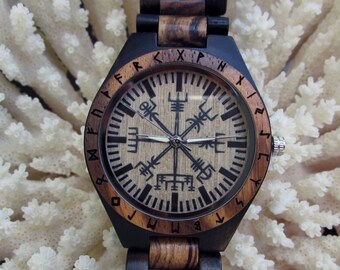 Reloj de madera grabado con brújula de inspiración vintage, reloj de madera personalizado, regalo para él, reloj antiguo, joyas vikingas, regalo personalizado, Odin