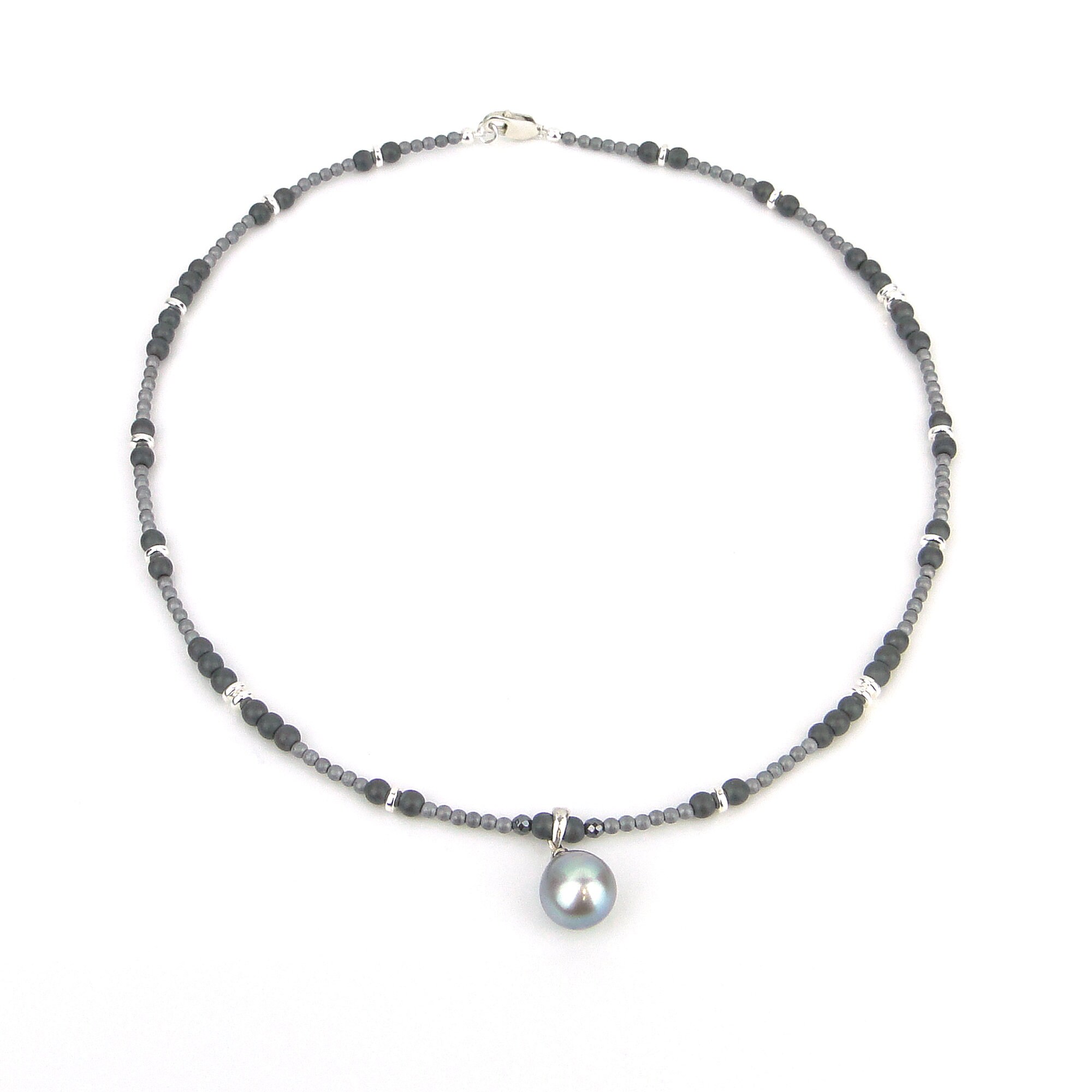 Gemstone necklace hematite with grey cultured pearl – timeless women's jewellery in grey and black