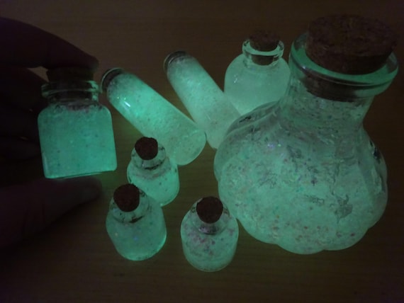 Nachtleuchtende "Feenspucke" in Korken-Glasflasche rosa pink grün glitzer