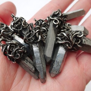 Zwergenschmuck Kristall-Spitzen "Mithril" drahtgebunden silberfarben schwarz mit Lederband