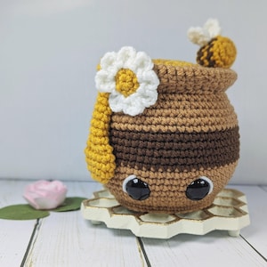 Crocheted Honey Pot, Baby Shower Gift, Bumble Bee Gift