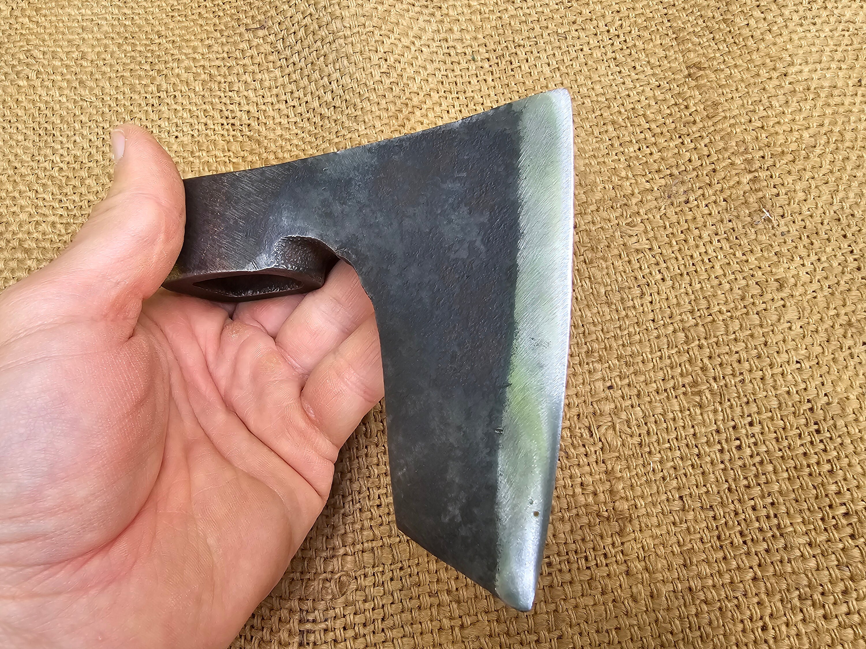 Petite petite hache de Viking antique à tête de hache vintage