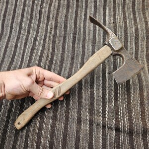 Liten vintage yxa hacka verktyg camping vandring