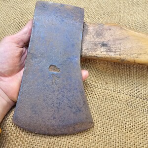Vintage tysk yxa "HELKO WERK" Yxa Camping Bushcraft Skog Antik Avverkning Klyvning Logging