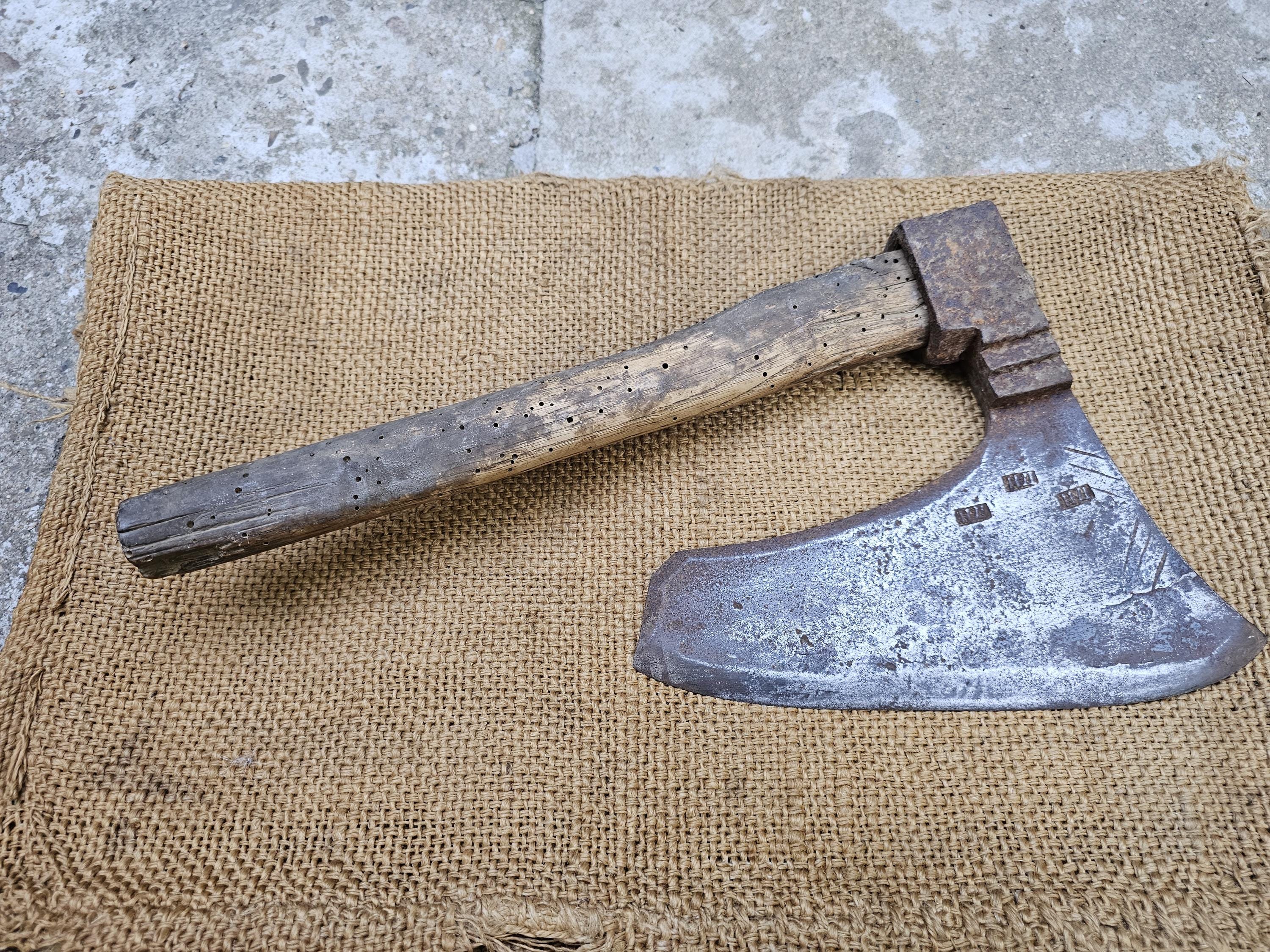 Hache / Tête De Hache Ancienne En Fer Forgé à La Main - Outil Vintage Rustique E36 - Pour Collection