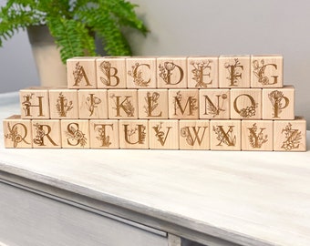 Set von 26 floralen ABC-Blöcken, Holzklötzen, Holzdekor, Alphabet-Blöcke, Montessori-Spielzeug, Kindergeburtstagsgeschenk, Geschenke für Baby