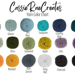 Puede incluir: Carta de colores de hilo con 16 colores diferentes de hilo, incluyendo Sky, Glacier, Azul Mar, Turquesa, Azul Campo, Teal, Sage, Olive, Algas Marinas, Manzana, Lila, Uva, Esmalte Desierto, Mostaza, Abeto Azul, Niebla Gris, Carb&oacute;n y Negro.