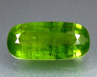 RARE !! JOLIE SPHENE JAUNE VERT DE MADAGASCAR : 6 mm