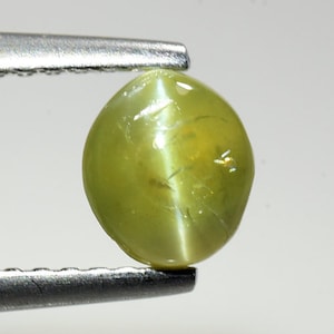 NATURAL CHRYSOBERYL CAT&#39;S EYE_1.00 Cts & 6x5x3.5mm_ Yellowish Green Unheated Natural Chrysoberyl Cat&#39;s Eye Loose Gemstone Srilanka / Ref Vdo