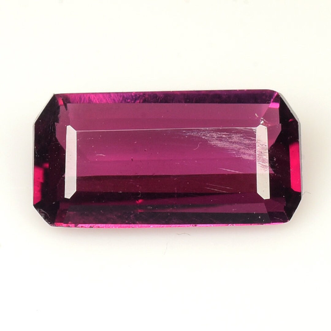 Grenat Rhodolite 3.60 Ct - Coupe Ovale, Provenance Afrique, Très Belle Qualité (I1)
