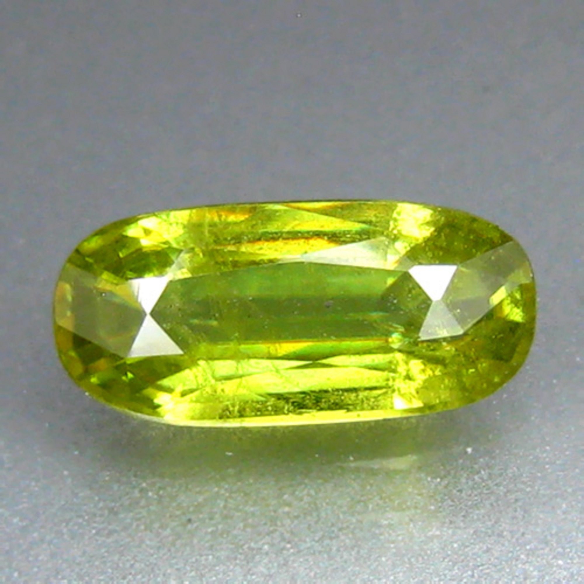 Pierre Précieuse Sphène Naturelle De Madagascar, Vert/jaune, 7x5 Mm, 0.91 Carats