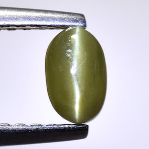 NATURAL CHRYSOBERYL CAT&#39;S EYE_ 0.60 Ct & 5x3x2.5 mm _ Yellowish Green Color Natural Unheated Chrysoberyl Cat&#39;s Eye Loose Gemstones Sri lanka