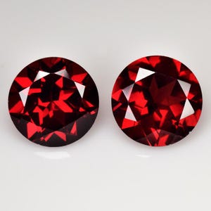 PYROPE ALMANDINE NATURAL Red GARNET_ 4.35 Ct & 8x8x5 mm _ Natural Red Garnet Round 8mm Loose Gemstones / Garnet Pendant / Garnet Gemstones