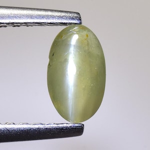 0.65 Ct & 6x3.5x2.5 mm_ NATURAL CHRYSOBERYL CAT&#39;S EYE_ Yellowish Green Color Unheated Natural Chrysoberyl Cat&#39;s Eye Loose Gemstone Sri lanka