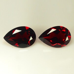 Red Garnet Gemstones: 13.70 Ct Pear Cut Almandine-Pyrope Pair