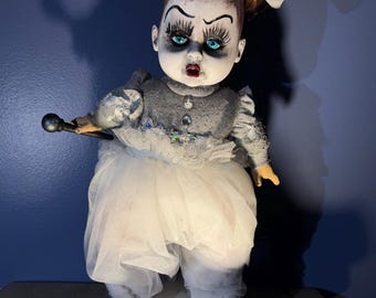 Baby Firefly Horror Docka – Handgjord gotisk småbarnsdocka – Inspirerad av House of 1000 Corpses – Kuslig konstdocka – Mindbender Custom