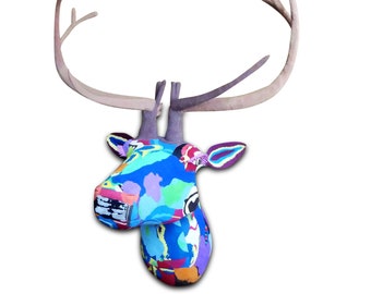 Upcycling Wallart Deer hecho de FlipFlops