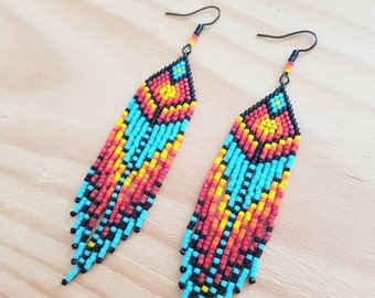 Boucles d'oreilles de style amérindien. Bijoux pour femme. Perles de verre