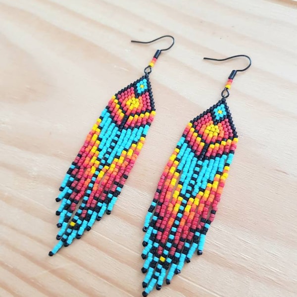 Boucles d'oreilles de style amérindien. Bijoux pour femme. Perles de verre