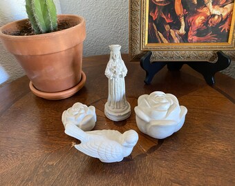 Betonnen beelden: Onze-Lieve-Vrouw van de Hoop, duif, roos - decoratie voor binnen/buiten