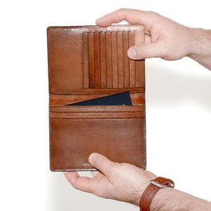 Porta pasaporte de piel, porta pasaporte de piel de grano completo en color marrón, billetera de piel italiana para 10 tarjetas, diseño minimalista