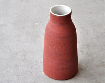 Vase with sand structure