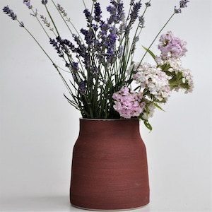 Vase with sand structure