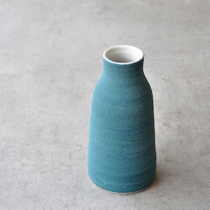 Vase with sand structure
