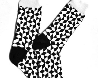 Black and white kinetic pattern socks , Size 42-45, funny socks, funky socks, stylish crew socks