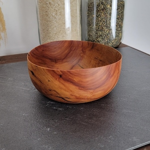 Apple wood bowl – Ø 14.5 cm – Hand turned – Unique piece – Natural linseed oil finish – French wood