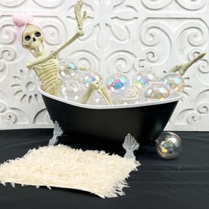 Halloween Skeleton Decor, Halloween Skeleton Centerpiece, Skeleton in a Bathtub, Halloween Table Arrangement, Skeleton Arrangement