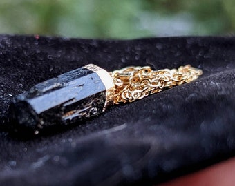 Handcarved Obsidian Tourmaline Necklace on Delicate Gold Chain - Stunning Retro Piece!