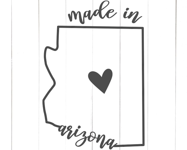Może przedstawiać: Czarno-biały projekt graficzny stanu Arizona z tekstem "made in" powyżej i "arizona" poniżej. Serce znajduje się w środku zarysu stanu.