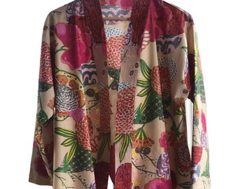Giacca Kimono in cotone color crema con fiori rosa, blu, verdi e gialli