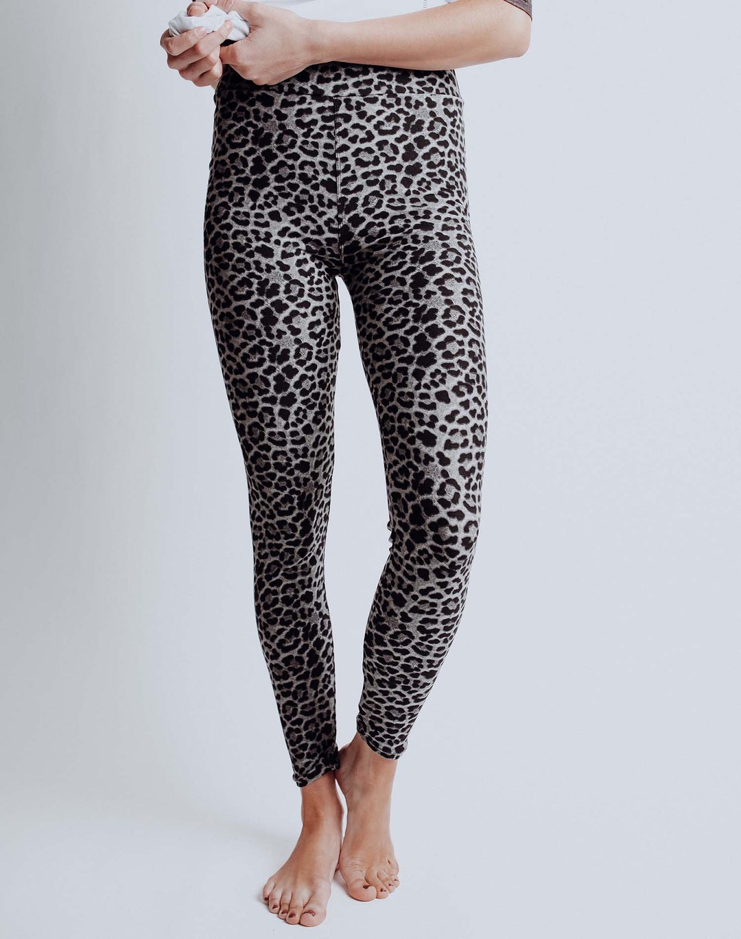 Gray Cheetah Leopard Pattern Print Pattern Women Leggings