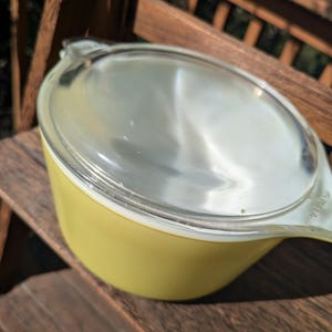 Vintage Pyrex Verde Casserole 473 with lid