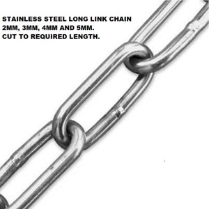 Może przedstawiać: Zbliżenie na stalowy łańcuch o długich ogniwach. Łańcuch jest dostępny w rozmiarach 2 mm, 3 mm, 4 mm i 5 mm. STAINLESS STEEL LONG LINK CHAIN 2MM, 3MM, 4MM AND 5MM. CUT TO REQUIRED LENGTH.