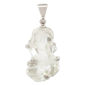 Starborn Faden Quartz Crystal Pendant Necklace (22&quot;) White