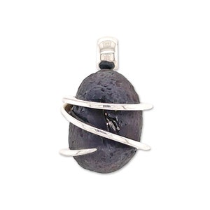 Stones Desire Saffordite Cintamani Pendant Necklace (22&quot;) Brown