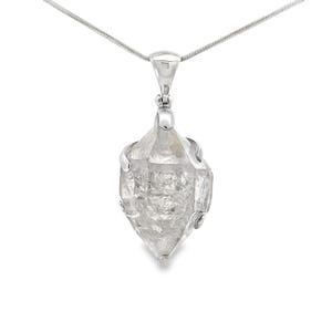 Stones Desire Enhydro Quartz Pendant Necklace (22") Clear