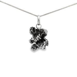 Collar con colgante de meteorito Starborn Campo de Cielo (22")