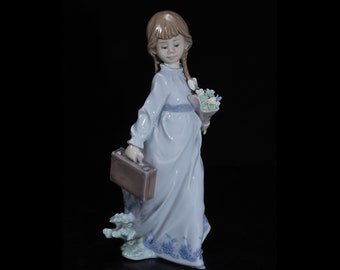 Lladro School Days Porcelain Figurine 7604 With Original Box